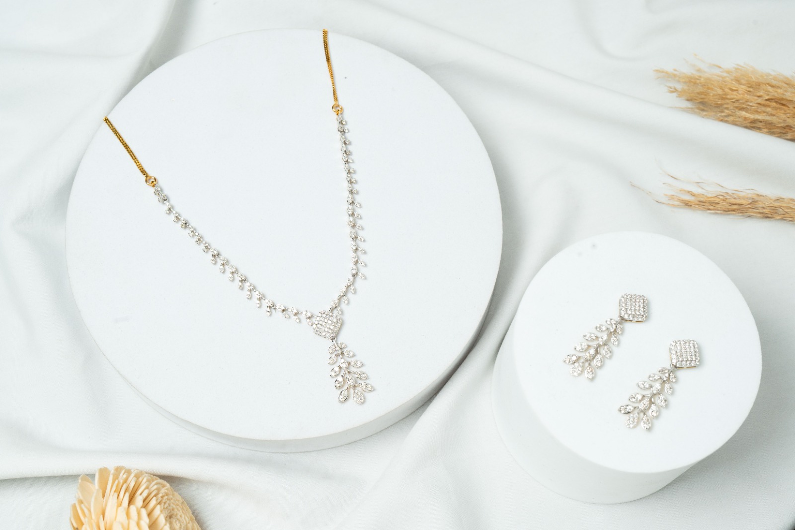 The Elysian Foliage Diamond Necklace Set