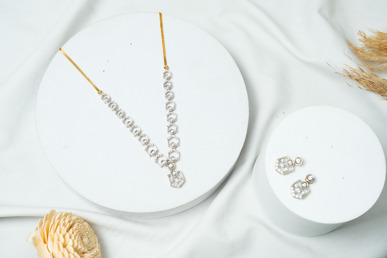 The Hexa Bloom Geometric Diamond Suite